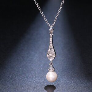 Elegant Vintage White Pearl Pendant with Cubic Zirconia Necklace for Women